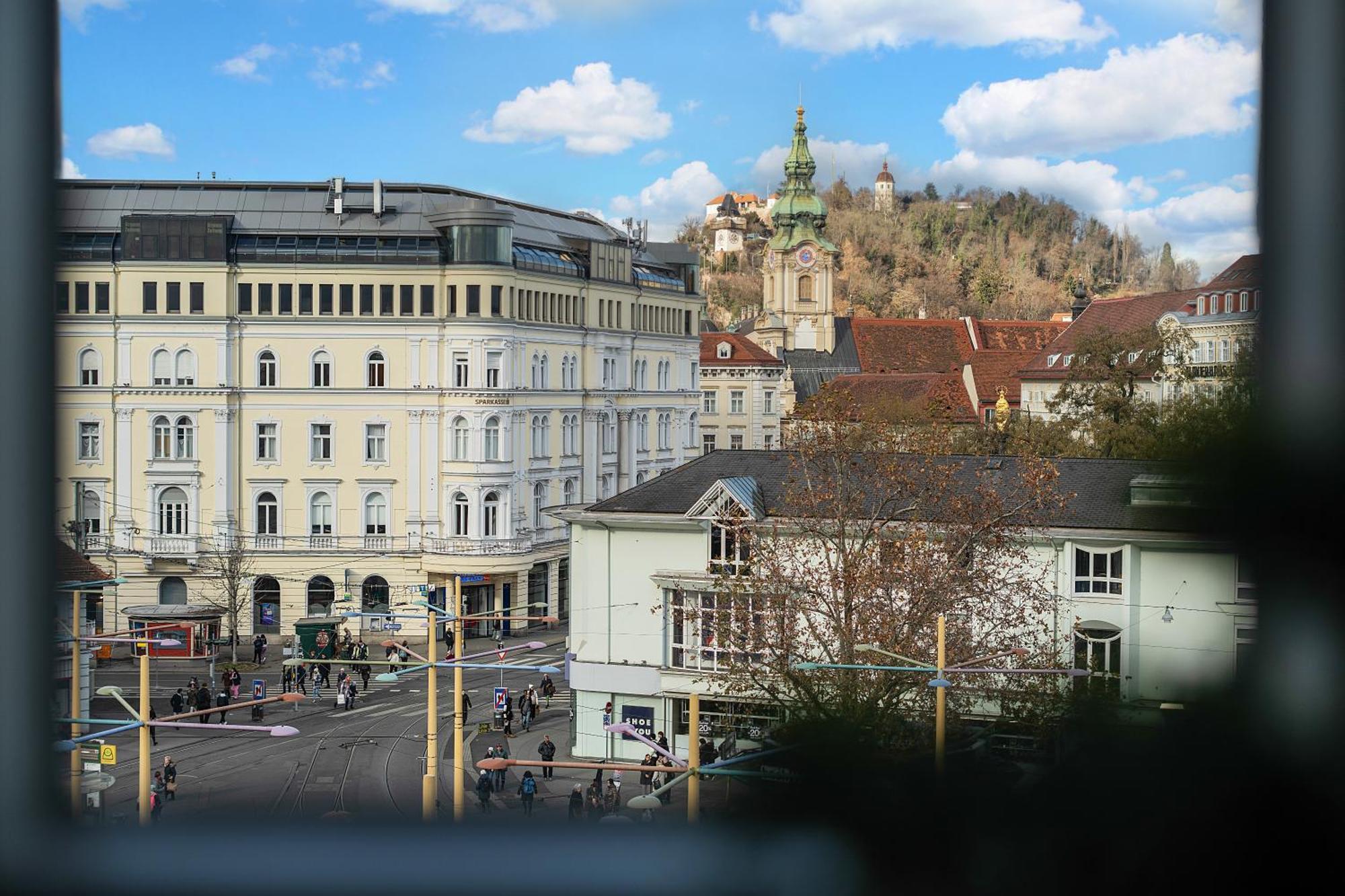 Urban Jungle Design - Historic City Center With Free Parking & Panoramic View By Hero Homes Graz Zewnętrze zdjęcie