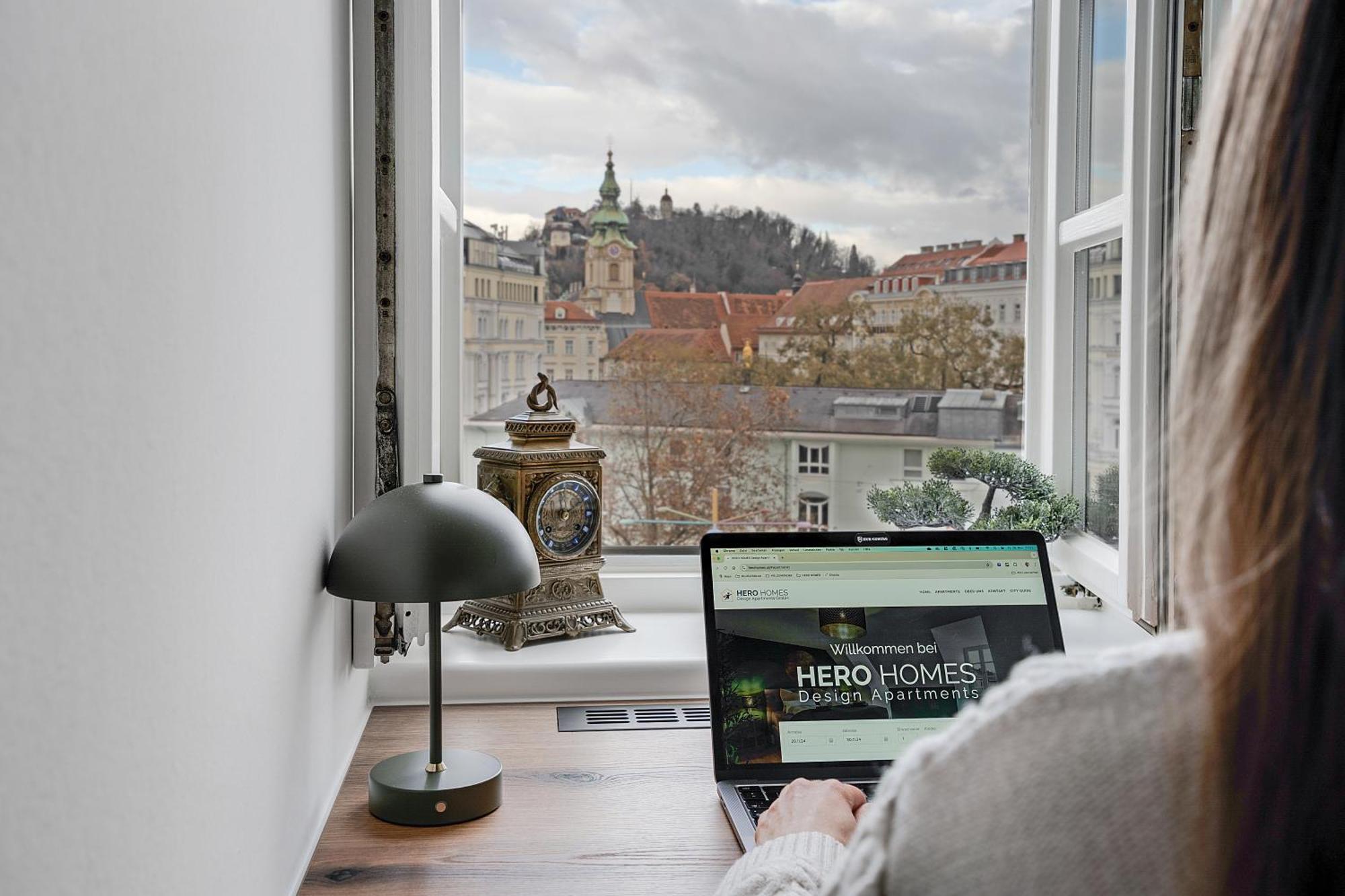 Urban Jungle Design - Historic City Center With Free Parking & Panoramic View By Hero Homes Graz Zewnętrze zdjęcie