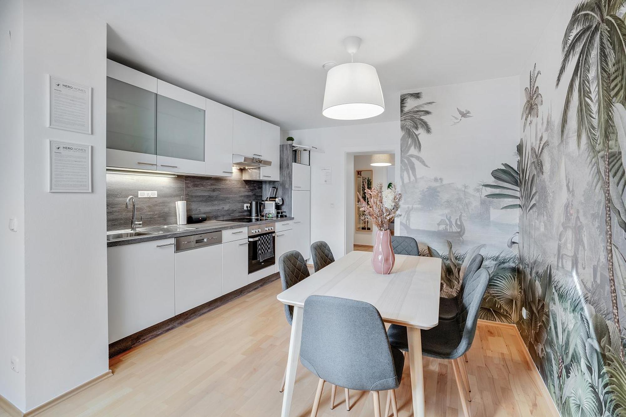 Urban Jungle Design - Historic City Center With Free Parking & Panoramic View By Hero Homes Graz Zewnętrze zdjęcie
