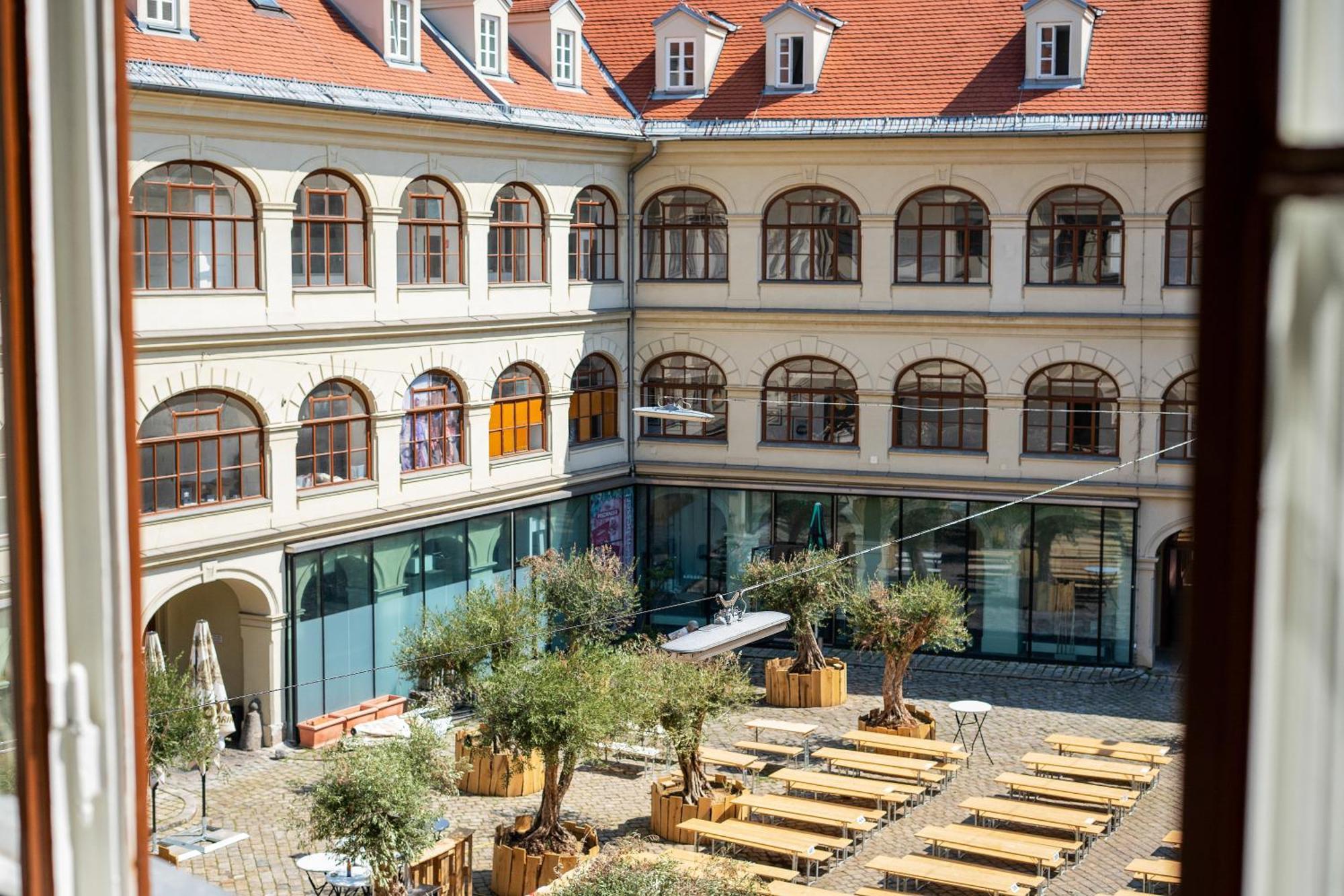 Urban Jungle Design - Historic City Center With Free Parking & Panoramic View By Hero Homes Graz Zewnętrze zdjęcie