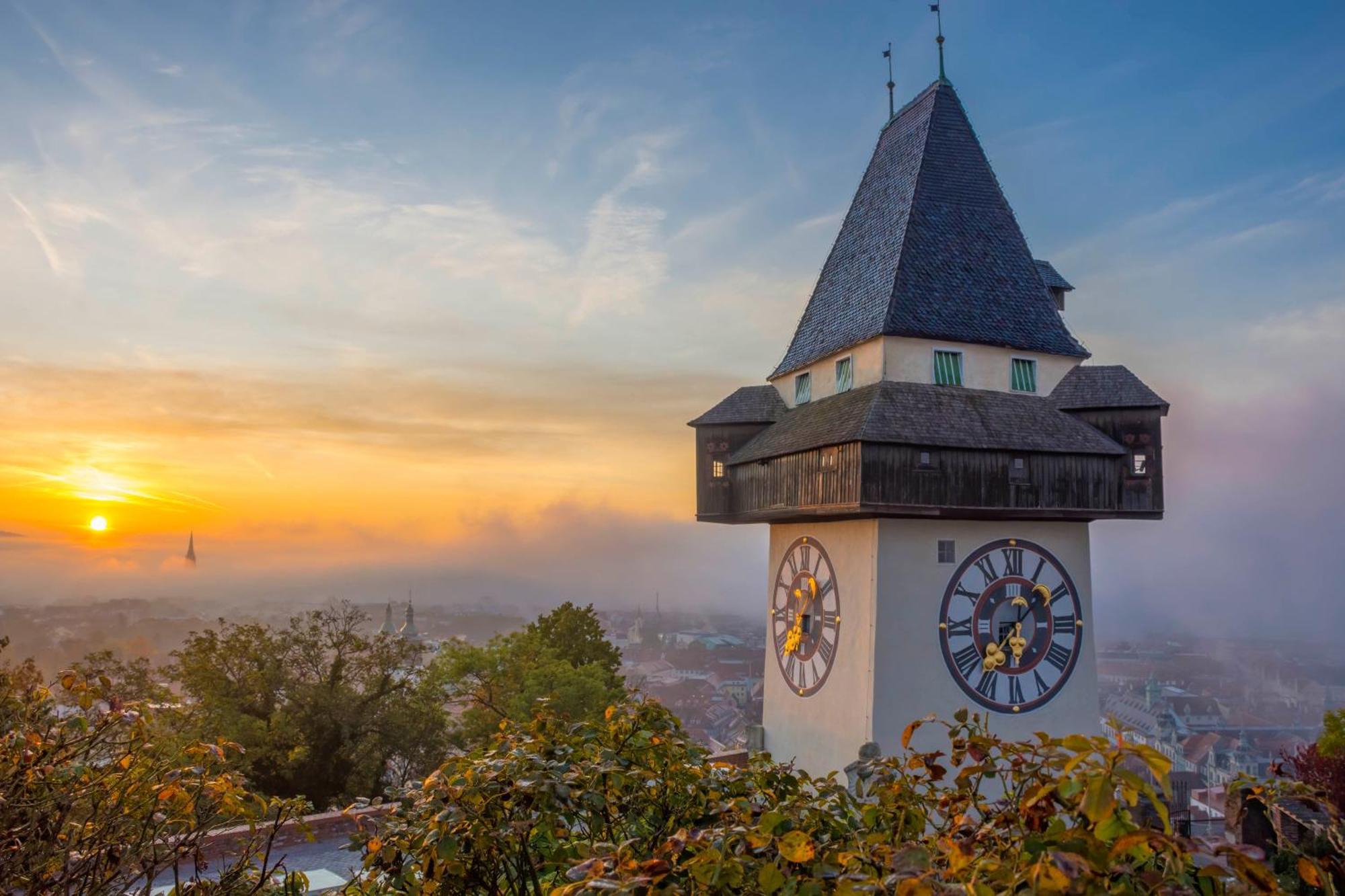 Urban Jungle Design - Historic City Center With Free Parking & Panoramic View By Hero Homes Graz Zewnętrze zdjęcie
